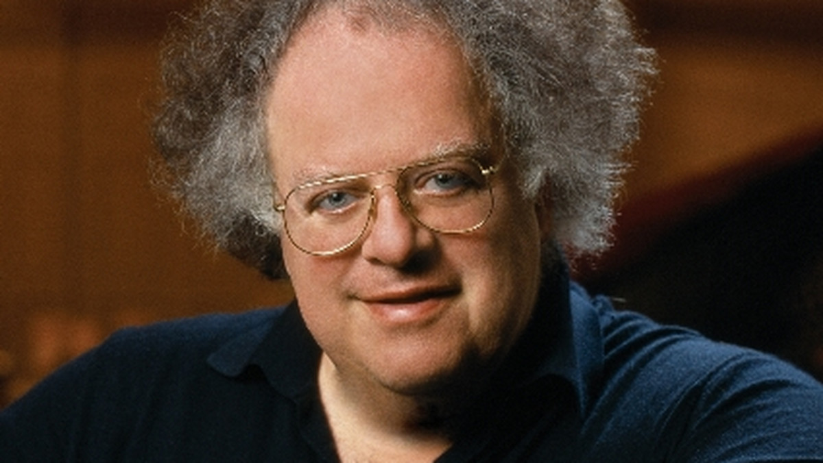 Były dyrygent Metropolitan Opera James Levine domaga się czterech milionów dolarów odszkodowania za złamanie kontraktu i zniesławienie. Levine został bowiem zwolniony przez Metropolitan Opera po tym, jak został oskarżony o molestowanie seksualne.