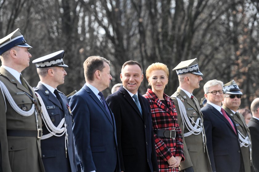 Para prezydencka chichocze pod Grobem Nieznanego Żołnierza. Agata Duda aż się popłakała