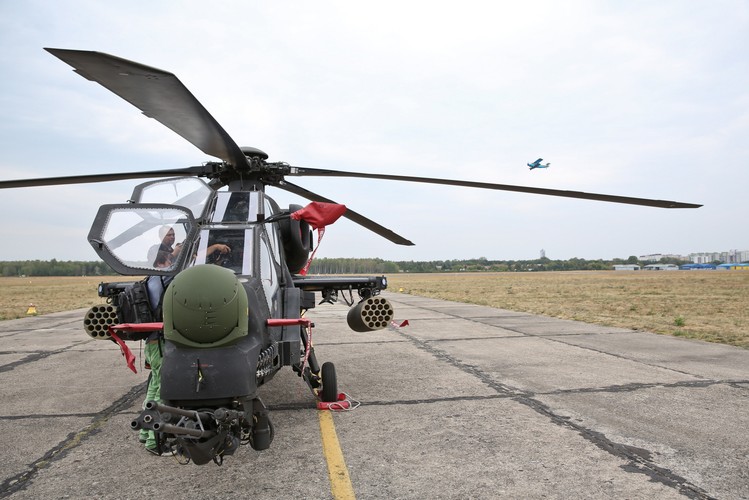 Turecki koncern to jeden z konkurentów, którzy starają się o kontrakt na zakup śmigłowców szturmowych w ramach programu „Kruk”.<br><br> 
(ukit) PAP/Rafał Guz