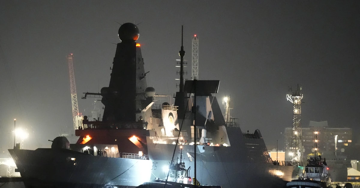 Royal Navy musi "pożyczyć" okręt od Niemiec. "To hańba narodowa"