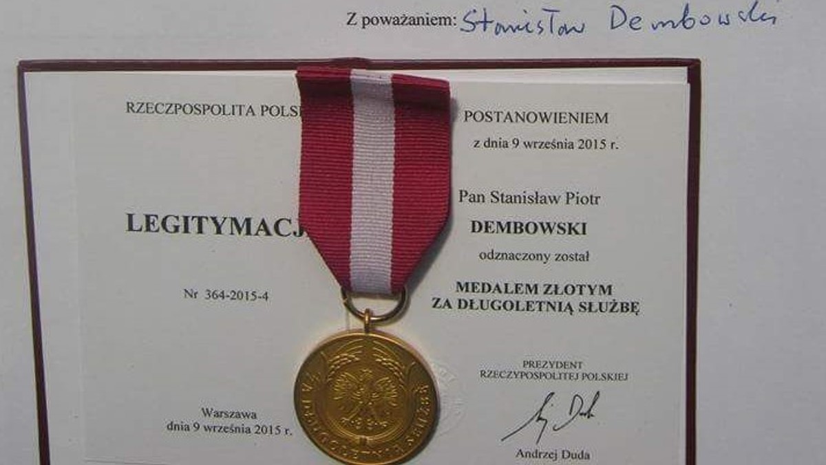 Stanisław Dębowski jest emerytowanym inżynierem budownictwa. Były działacz Solidarności i członek KOD otrzymał od prezydenta Andrzeja Dudy Medal za Długoletnią Służbę. Teraz postanowił go zwrócić z powodu słów Dudy o dzieciach i wnukach zdrajców Rzeczypospolitej.