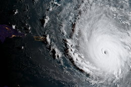 Te zdjęcia pokazują, jak potężny jest huragan, który dotarł właśnie na Karaiby