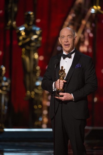 J.K. Simmons odbierając statuetkę dla najlepszego aktora drugoplanowego za rolę Terence'a Fletchera w filmie 
