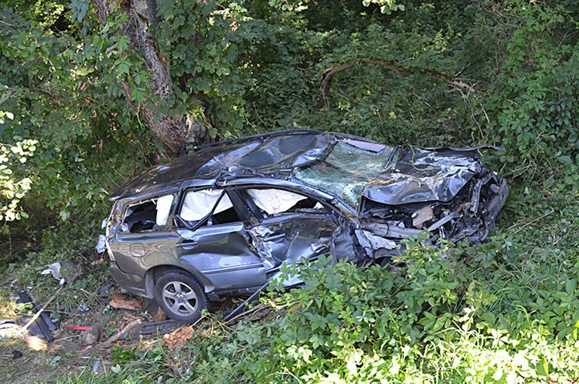 Auto przeleciało nad rzeką. Wyczołgała się o własnych siłach