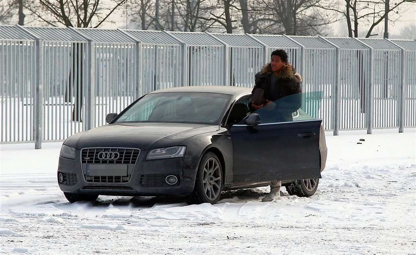 Mają majątek na parkingu