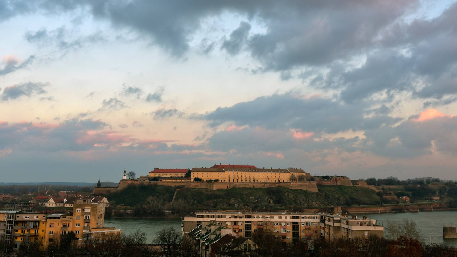 Nesvakidašnji prirodni fenomen zbunio i uplašio Novosađane