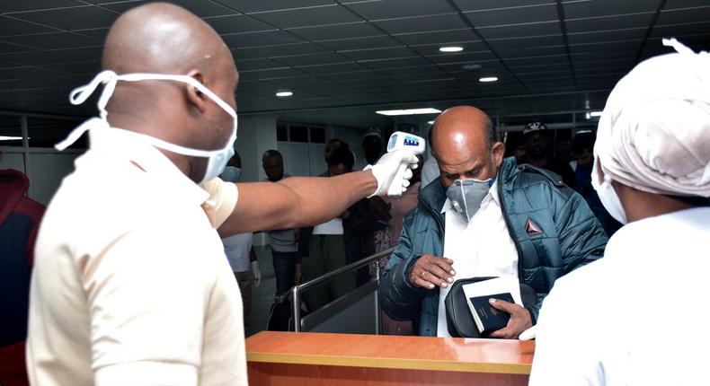Nigerian airport officials screening visitors coming into the country for Coronavirus [Twitter/@MansurIB007]