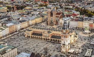 City Helpers patrolują Kraków przez całe lato. Pomagają turystom i pilnują porządku