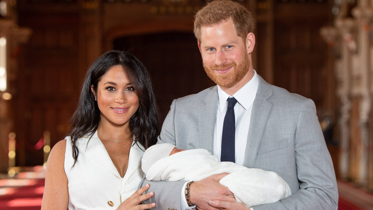 Dziś przypada pierwsza rocznica ślubu księcia i księżnej Sussex. Harry i Meghan wypowiedzieli słowa przysięgi w kaplicy św. Jerzego w zamku Windsor 19 maja 2018 roku.