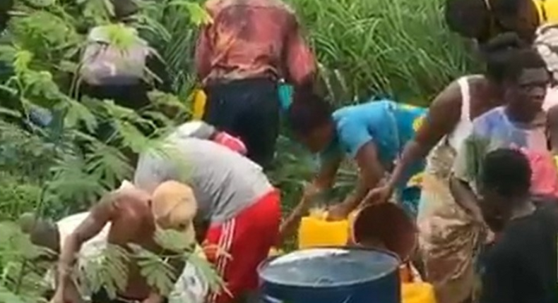 Residents, drivers jostle for spilt fuel as tanker overturns on Accra-Tema motorway