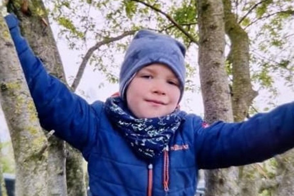 Mali Adrijan (6) nestao u Nemačkoj: Dečak se igrao u kući, a onda mu se IZGUBIO SVAKI TRAG