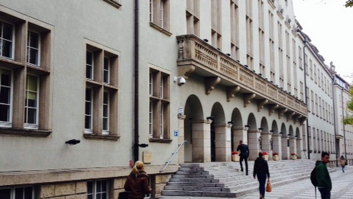 15 listopada 1945 roku prof. Kazimierz Idaszewski wygłosił pierwszy polski wykład na Politechnice Wrocławskiej. Od tego czasu, co roku właśnie w tym dniu na uczelni trwają uroczyste obchody. Podobnie będzie i tym razem.