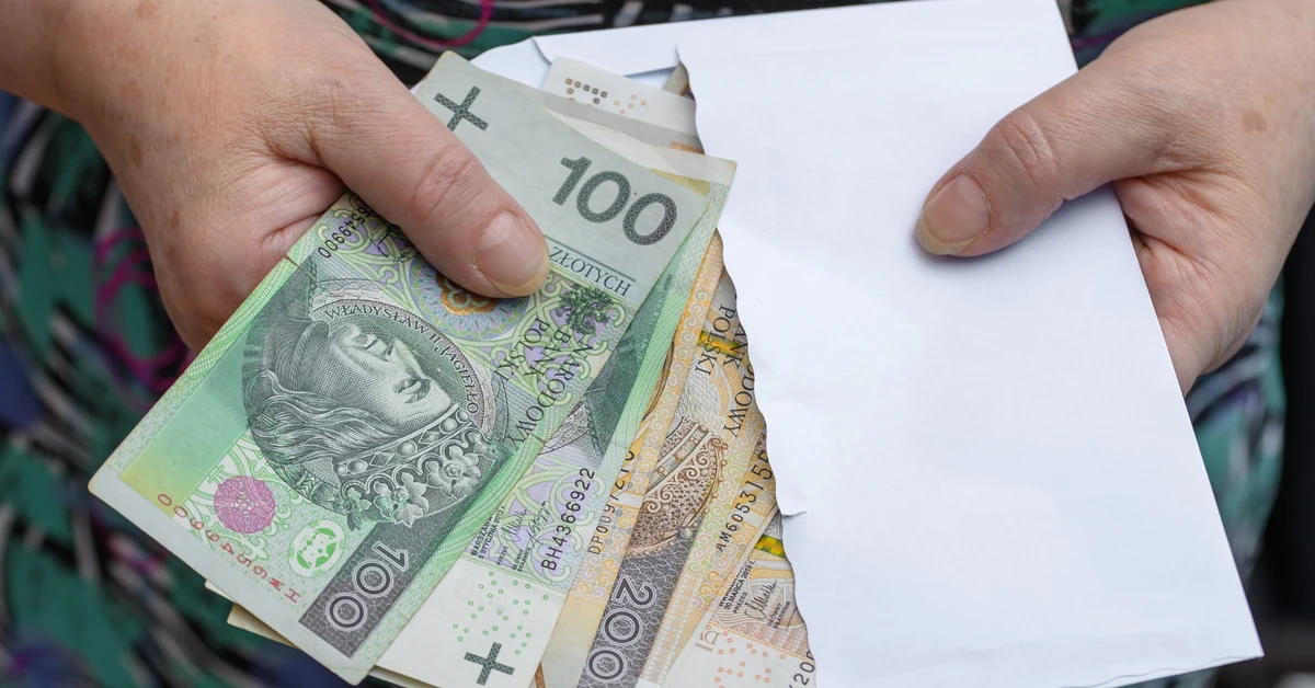 Mam 60 lat i 35 lat stażu pracy. Jaką emeryturę z ZUS mogę otrzymać?