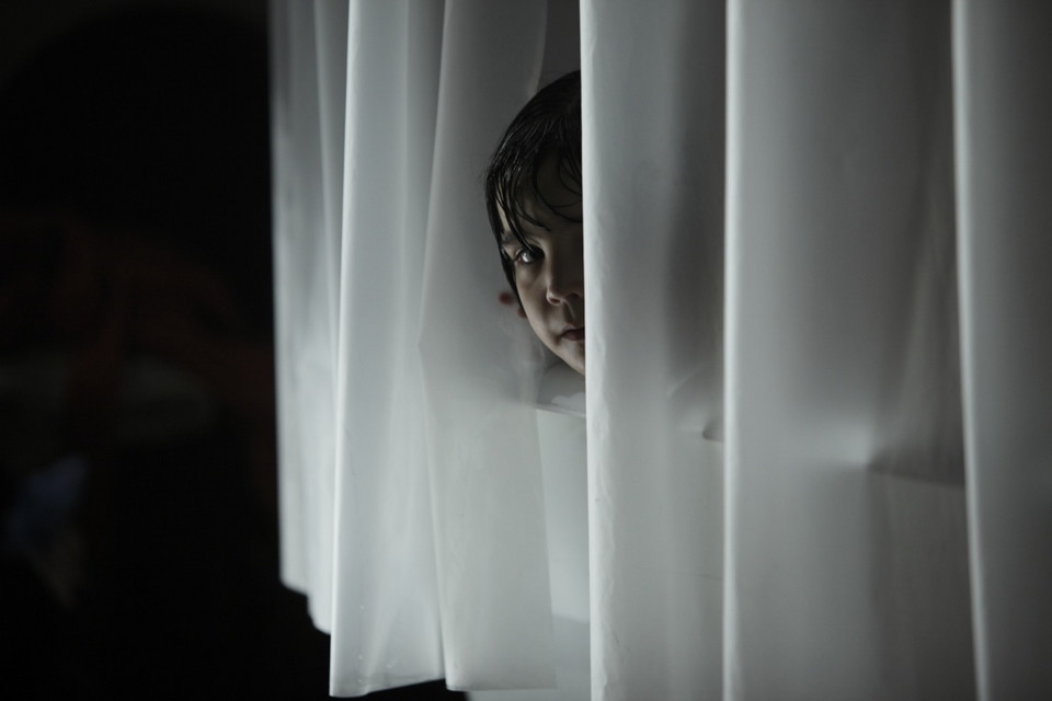 "Nie bój się ciemności": Guillermo del Toro znów straszy