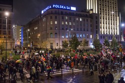 Protest przed siedzibą TVP. "Trwa obrzydliwa propaganda przeciwko kobietom"