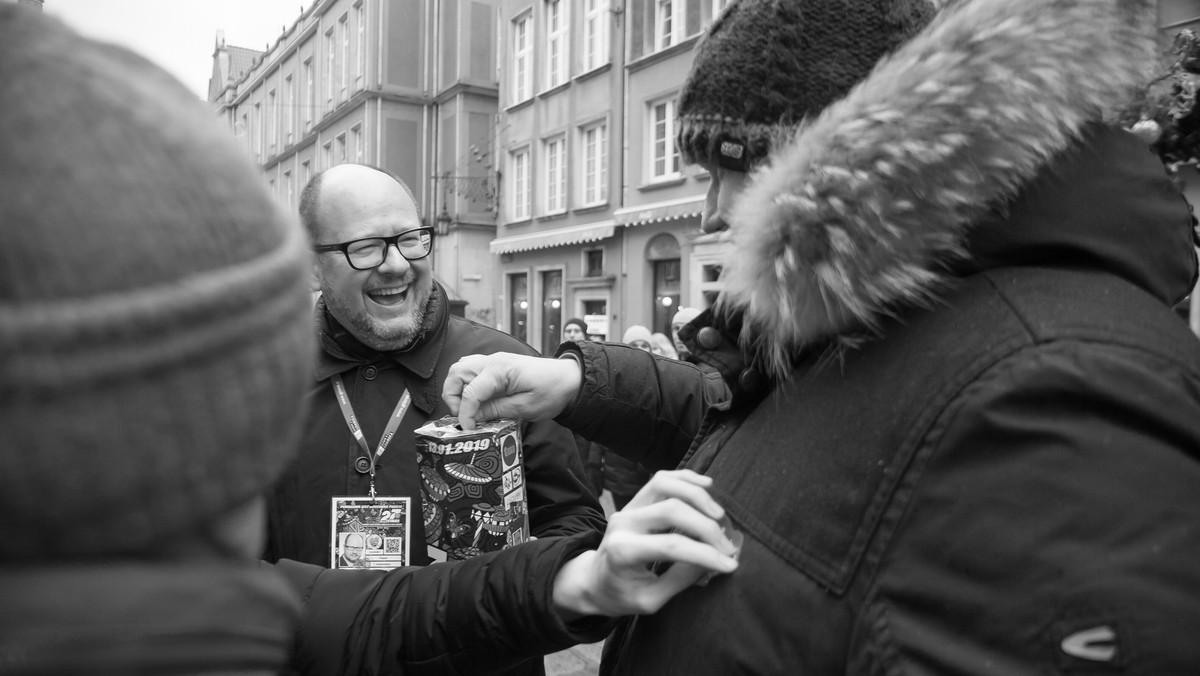 Prezydent Paweł Adamowicz podczas 27. Finału WOŚP, Gdańsk, 13 stycznia 2019 r.