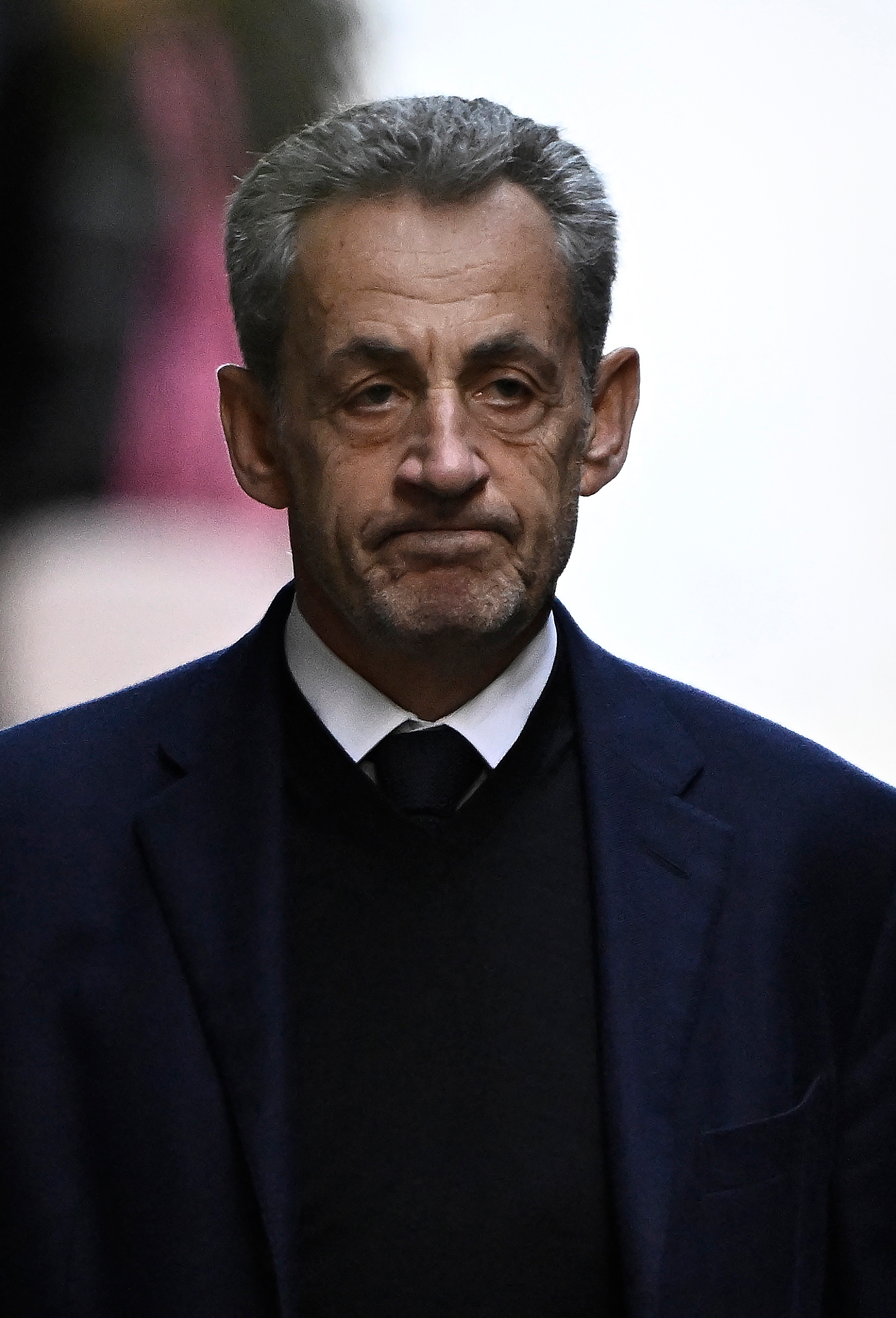 Sarkozy mangia solo yogurt in carcere: teme sabotaggio del cibo dai detenuti