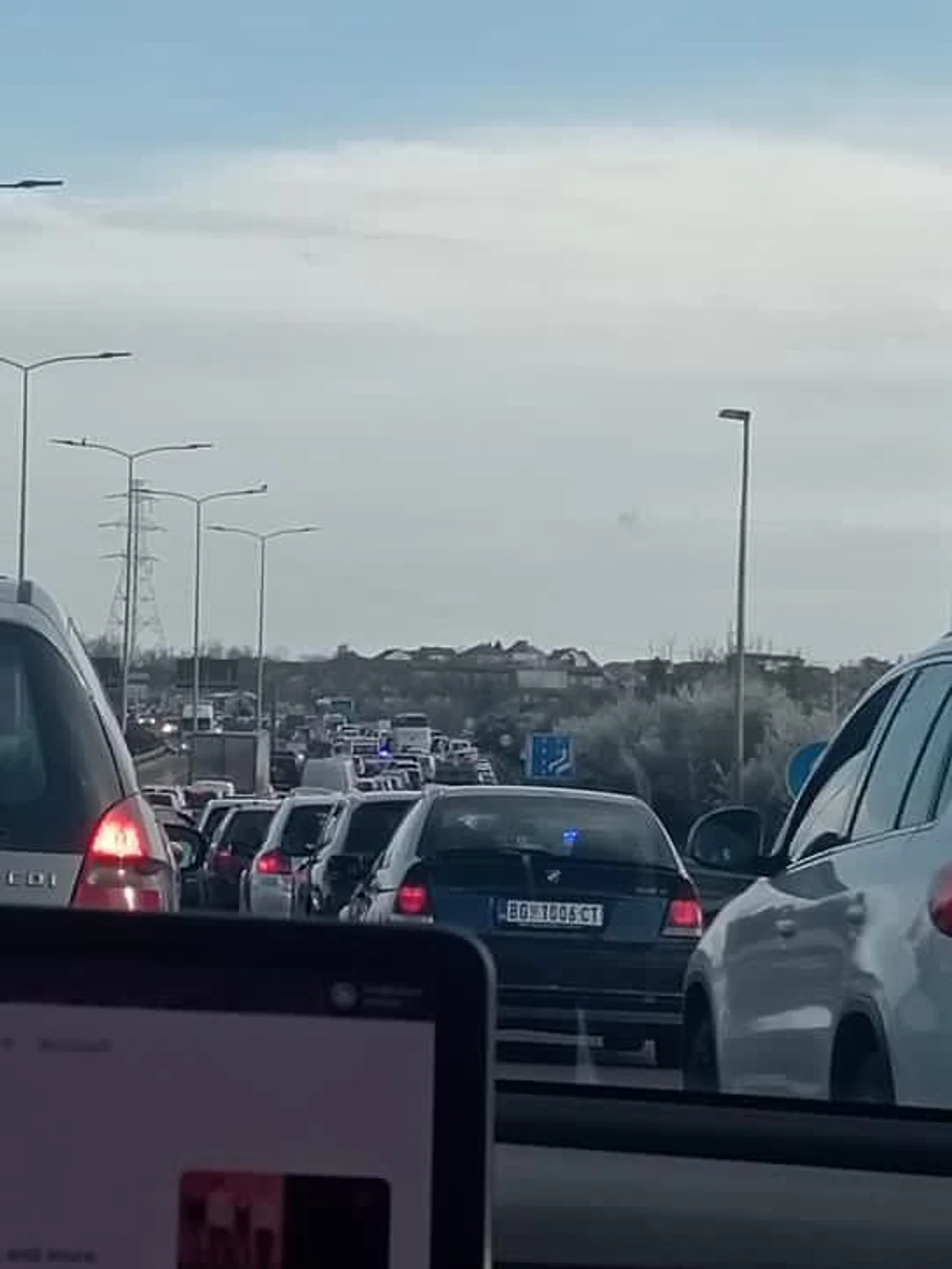 Gužve na moto-putu kroz Beograd