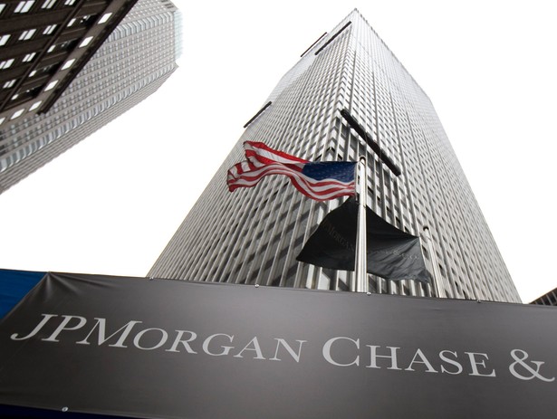 JPMorgan Chase, drugi największy pod względem wielkości aktywów bank w USA zarobił drugim kwartale 2010 r. 4,8 mld dol.. Oznacza to, że zysk netto giganta wzrósł aż o 76 proc. i przekroczył prognozy analityków.