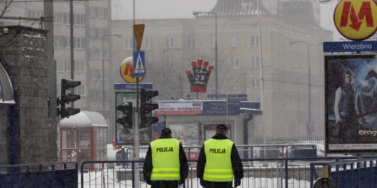 Atak nożem na geja w Warszawie. Powód? Trzymał partnera za rękę.