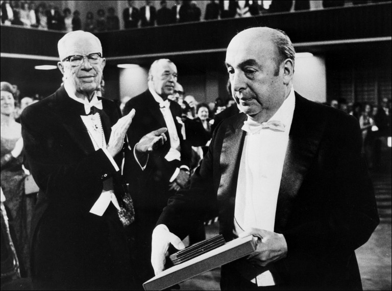 Pablo Neruda odbiera Literacką Nagrodę Nobla za rok 1971