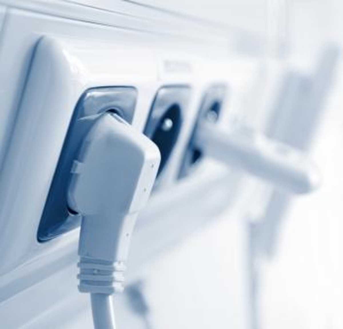 Wdrażanie inteligentnych sieci ma na celu aktywne zaangażowane odbiorców w podnoszenie efektywności energetycznej, ale przede wszystkim poprawę niezawodności i efektywności dostaw.