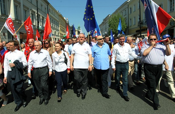 Pochód pierwszomajowy pt. "Godna praca, godna płaca, godna emerytura", organizowany przez SLD i OPZZ