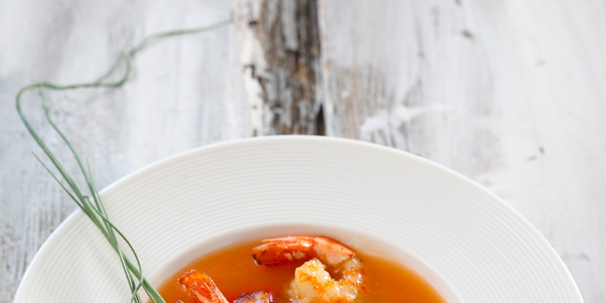 Bisque z krewetkami i mięsem kraba z Alaski Gotowanie