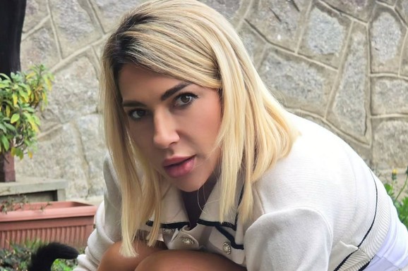 ZNAK VELIKE SREĆE Jovana Jeremić pokazala šta je pronašla pored puta, nije mogla da veruje: "Hvala ti Bože"