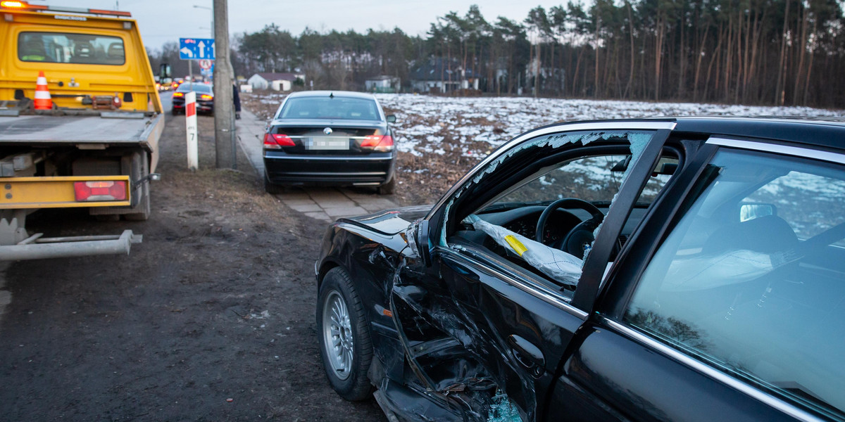 Wypadek rzadowego BMW pod Warszawa