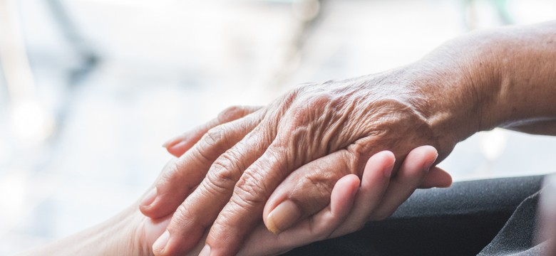 Alzheimer w rodzinie. Jak wspierać najbliższych?
