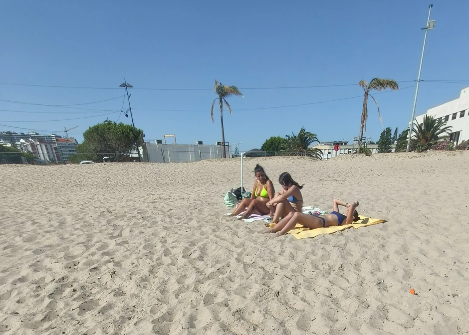 Gotovo potpuno prazna plaža u Portugalu
