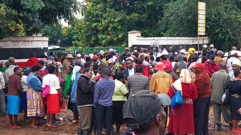 Drama as journalists and locals bundled out of Uhuru’s event in Kirinyaga