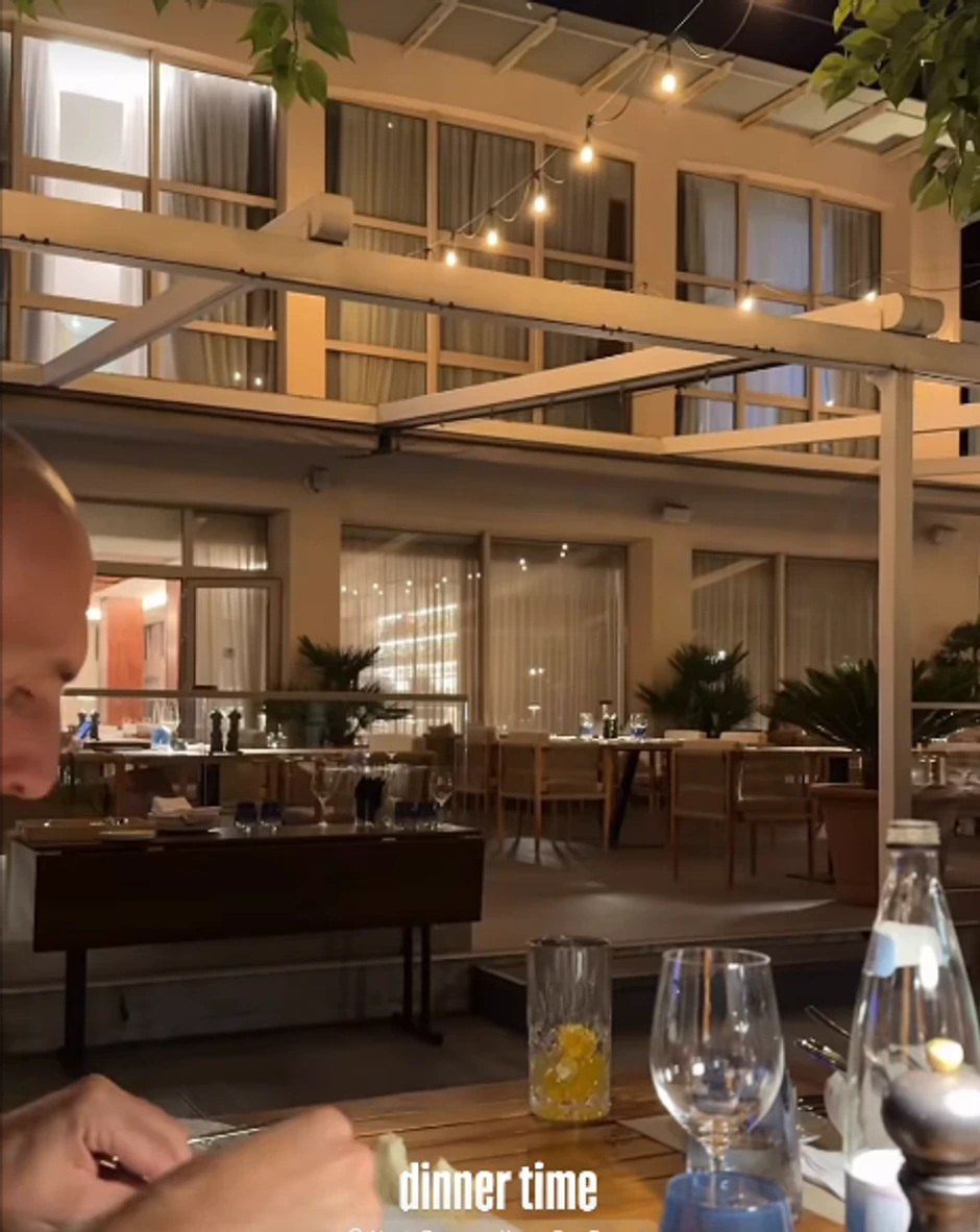 Danijela Dimitrovska na večeri sa verenikom i sinom