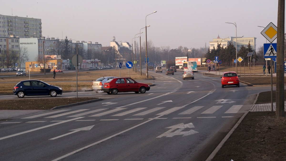 Po zwróceniu uwagi przez inowrocławskich społeczników na problem, dotyczący jednego ze skrzyżowań w mieście, ich dążenia oficjalnie poparły miejskie władze. Urzędnicy magistratu przypominają, że już dawno apelowały do starostwa, by w tym miejscu powstało rondo.