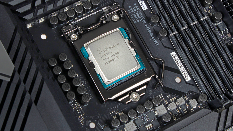 Intel Core i7-11700K w platformie testowej 