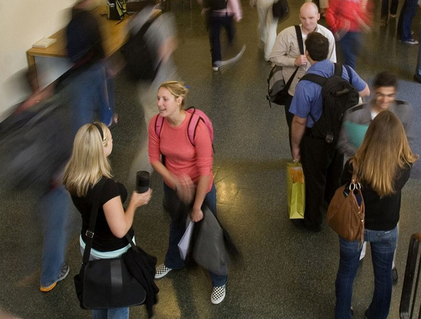 "Studenci zaczynają szukać pracy zbyt późno"