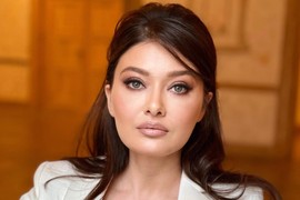 Turska Monika Beluči u KUPAĆEM veličanstvena i na kraju pete decenije: Posle RAZVODA sa sinom živela po hotelima, TIRANIN SULTANSKIH MANIRA joj umalo uništio život i karijeru