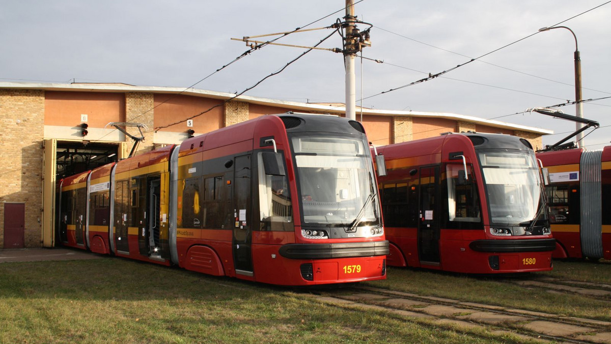 Pierwsze trzy nowoczesne tramwaje wyjadą na trasę W-Z w przeddzień Wigilii – zapowiada łódzkie MPK. Łącznie po Łodzi mają jeździć 22 tego typu pojazdy.