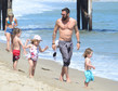 Brian Austin Green i Megan Fox z dziećmi nad morzem