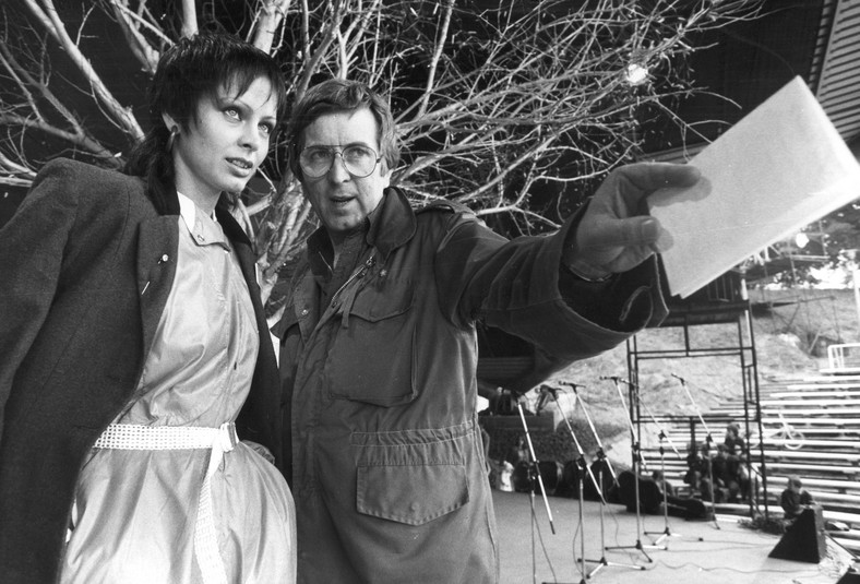 Izabela Trojanowska i Zbigniew Proszowski, reżyser koncertu "Przeboje — Opole '81", podczas próby