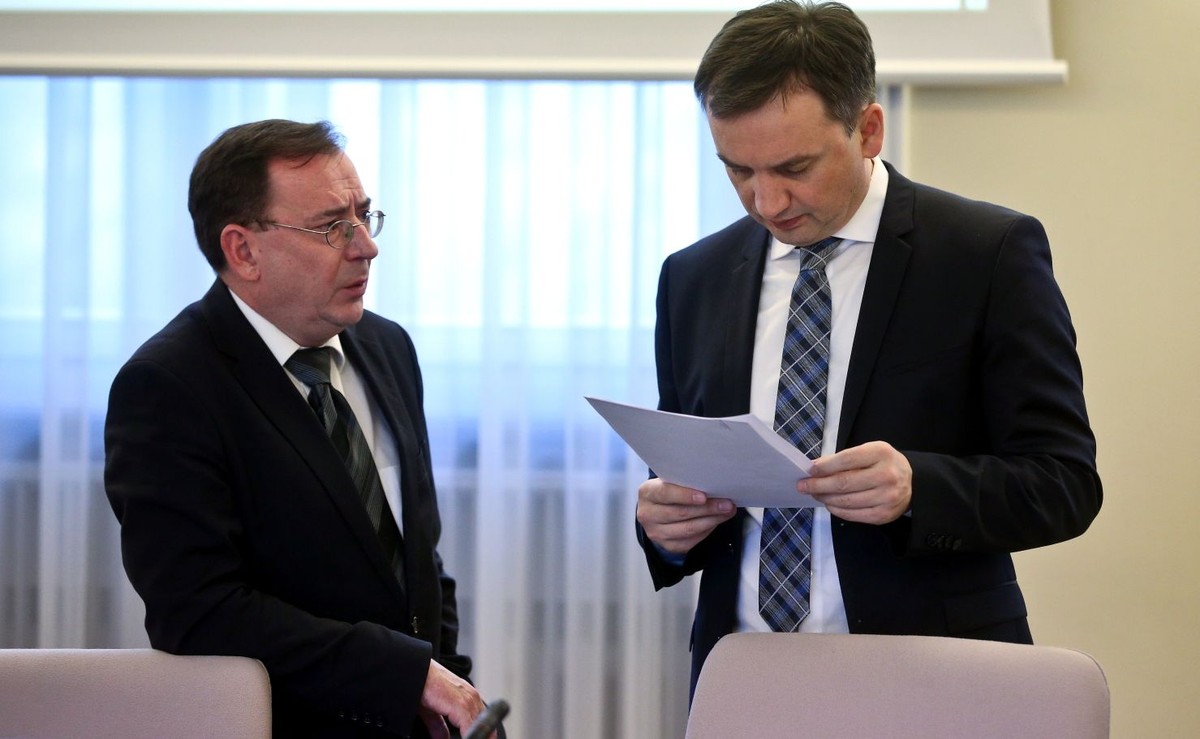 Minister sprawiedliwości Zbigniew Ziobro oraz koordynator służb specjalnych Mariusz Kamiński