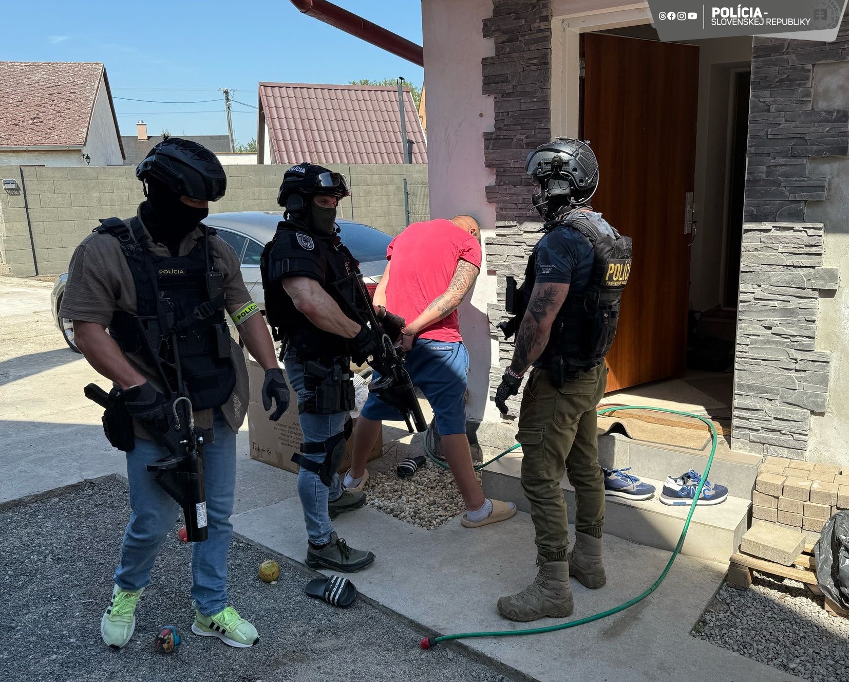 Polícia v Bratislave zadržala medzinárodne hľadaného muža.