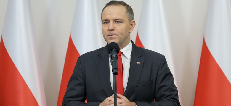 Koszulka Karola Nawrockiego wylicytowana za 110 000 złotych. Prezydent-elekt teraz na aukcję przekaże samochód