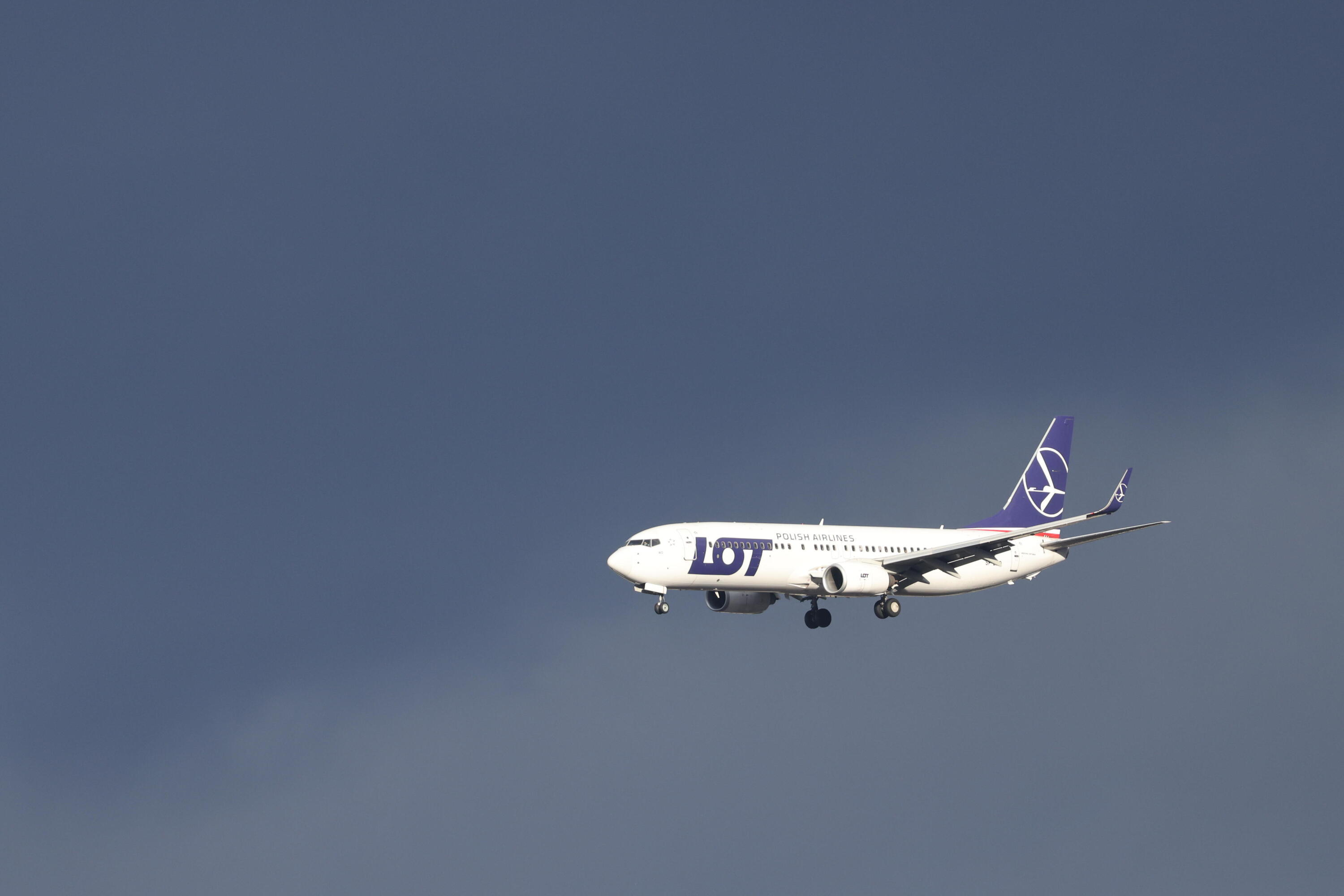 LOT: samolot awaryjnie lądował na lotnisku Chopina