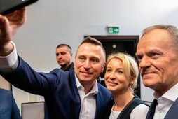 Na zdjęciu: Krzysztof Brejza, posłanka Magdalena Łośko i Donald Tusk.