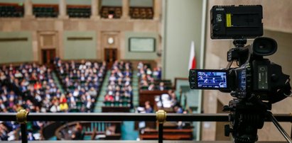 Znamy sekret obrad Sejmu. Wiemy, kto stoi za kamerą. Musi zwracać uwagę na jedną rzecz