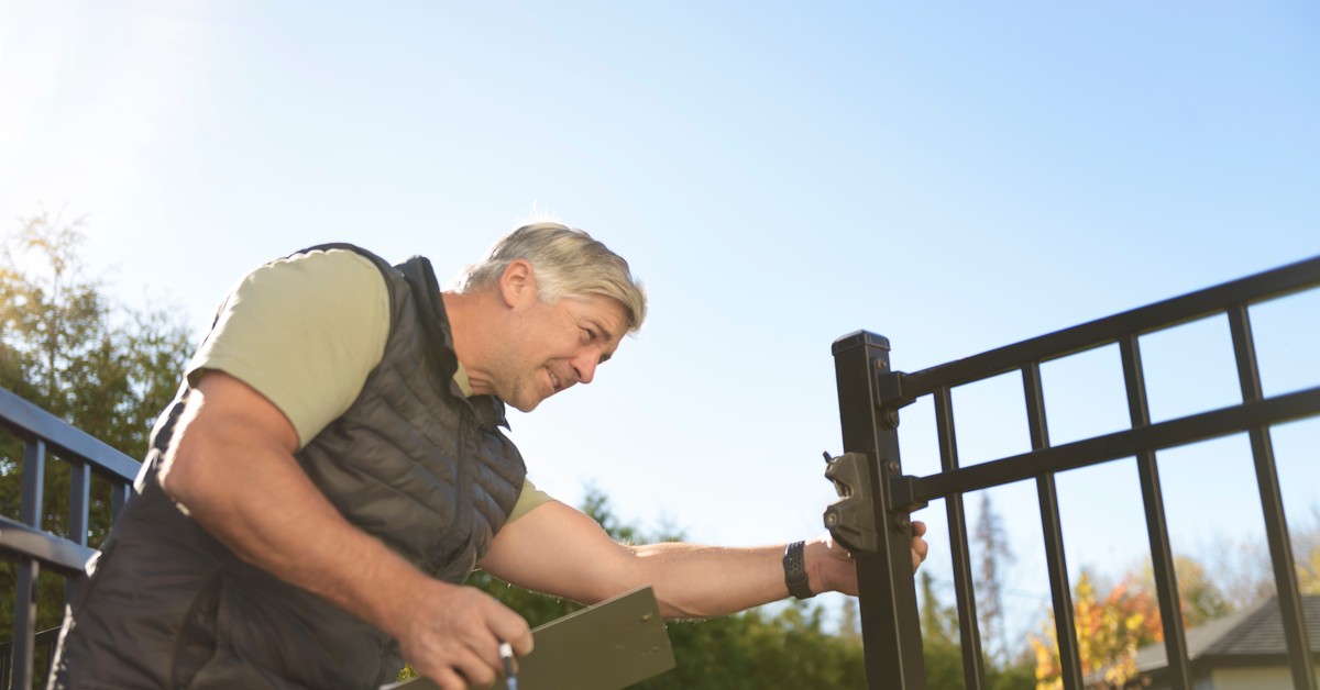 Ruszają kontrole w całej Polsce. Urzędnicy wejdą na posesję bez zapowiedzi. choćby 50 tys. zł kary za szambo, wiatę lub ogrodzenie