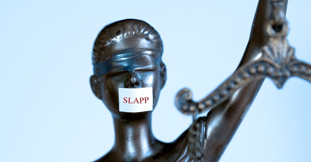 Czy gmina może ograniczać wolność słowa? RPO ostrzega przed SLAPP-ami