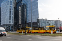 duże zmiany dla pasażerów i kierowców w warszawie. przebudowa skrzyżowania towarowej i grzybowskiej